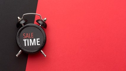 arrangement-black-friday-clock-with-copy-space (1)